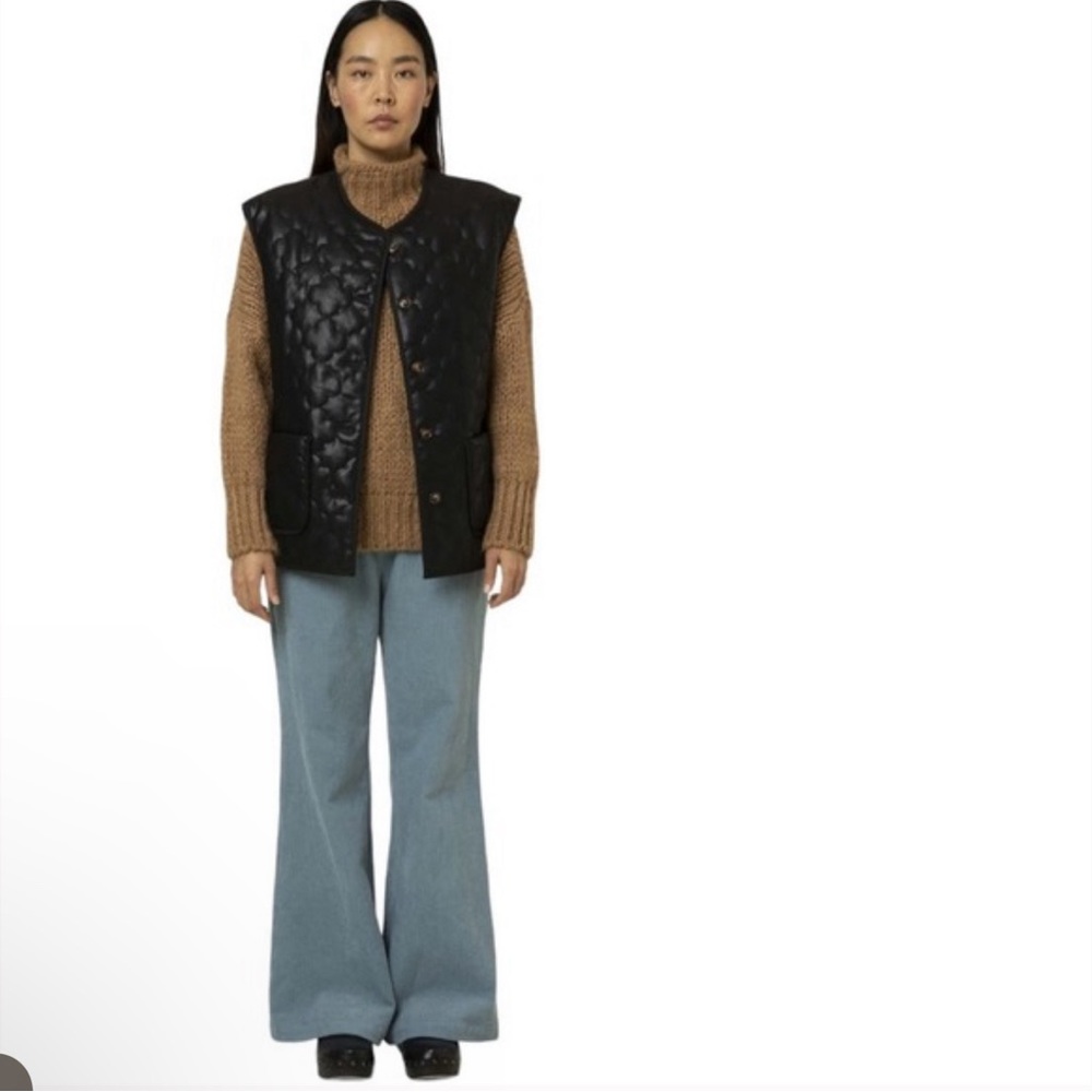 ♥️NWOT♥️FRNCH x Anthropologie Gisette Faux Leather Sleeveless Quilted Vest Black - Picture 2 of 3
